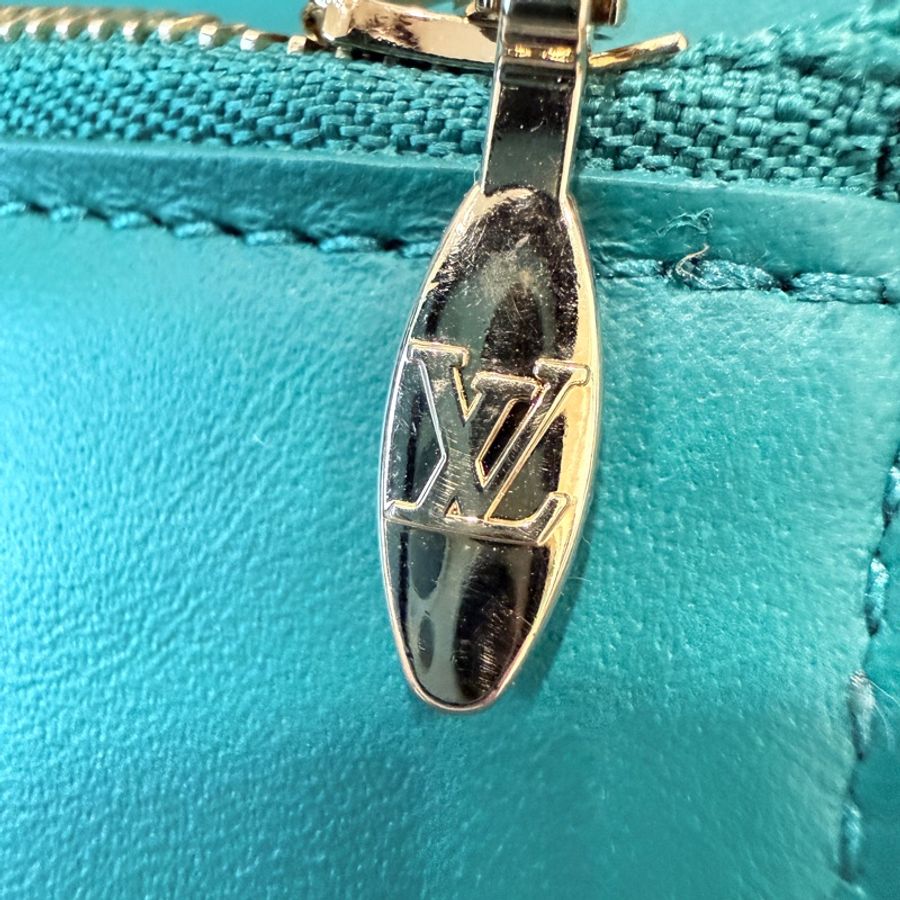 Louis Vuitton✨LV Taurillon vertical M82438限量皮革對開短夾錢包-21