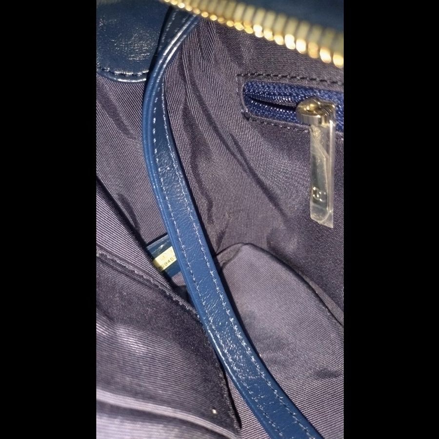 Chanel 藍白亮片秀款小號流浪斜背包-16