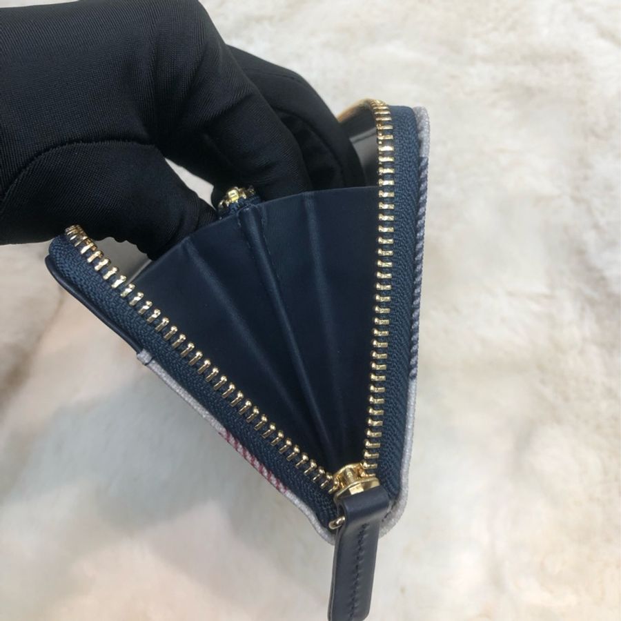 Burberry Blue Label 格仔拼藍色拉鍊長銀包 XB516-11