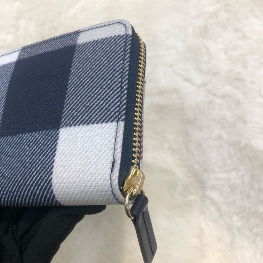 Burberry Blue Label 格仔拼藍色拉鍊長銀包 XB516-14