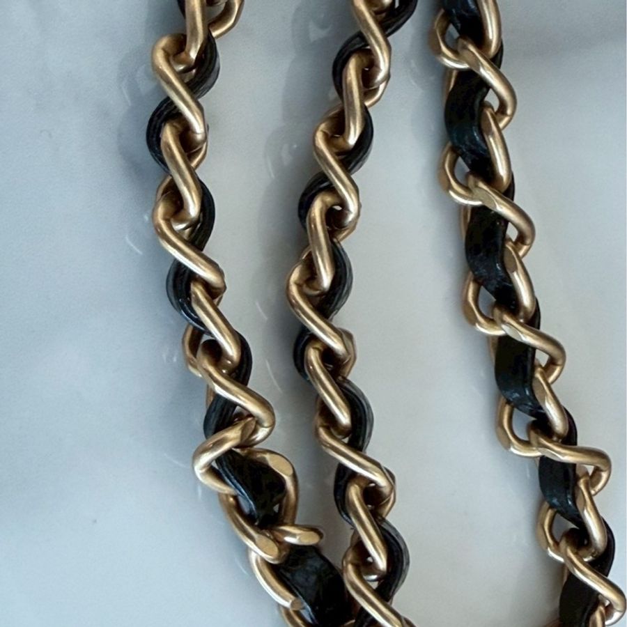 Chanel✨2024K復古金幣皮穿鏈條黑金荔枝皮金幣CF23 中號 晶片款-30