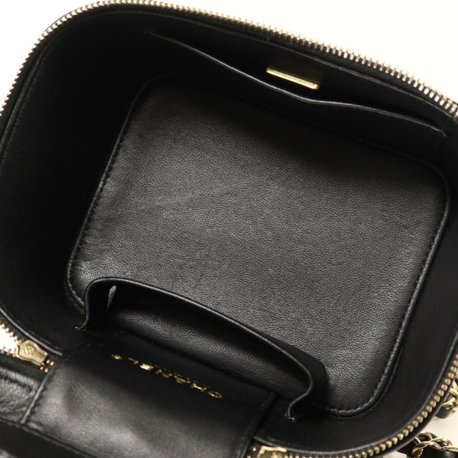 CHANEL 羊皮皮革Vanity Case金扣鏈帶手挽肩背兩用袋-5