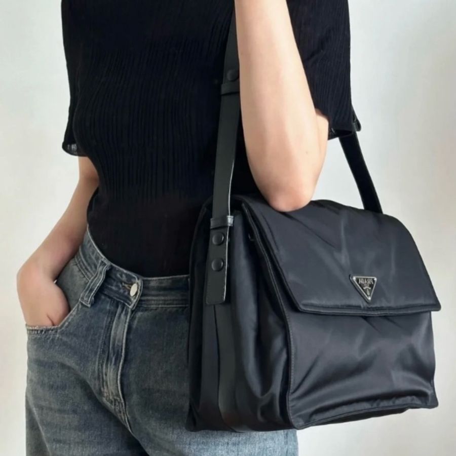 Prada Cini Re-Nylon 黑銀尼龍郵差包 大號 芯片款 35*27*14 全新閒置配件保卡塵袋-1