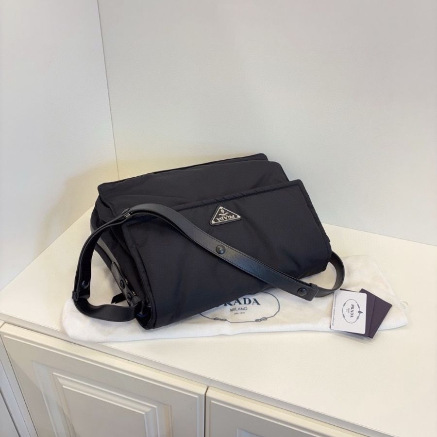 Prada Cini Re-Nylon 黑銀尼龍郵差包 大號 芯片款 35*27*14 全新閒置配件保卡塵袋-7