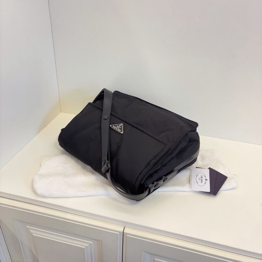 Prada Cini Re-Nylon 黑銀尼龍郵差包 大號 芯片款 35*27*14 全新閒置配件保卡塵袋-8
