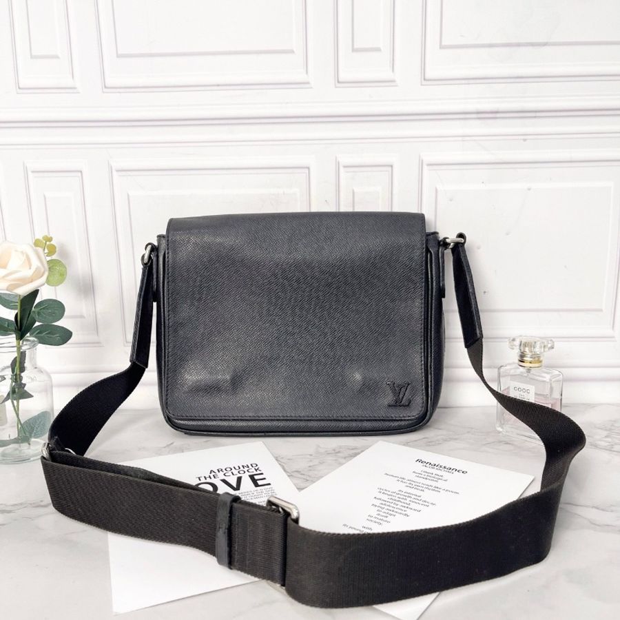 LV DistrictTaïga肩背斜背包26 x 20 x 7 98新配件塵袋-1