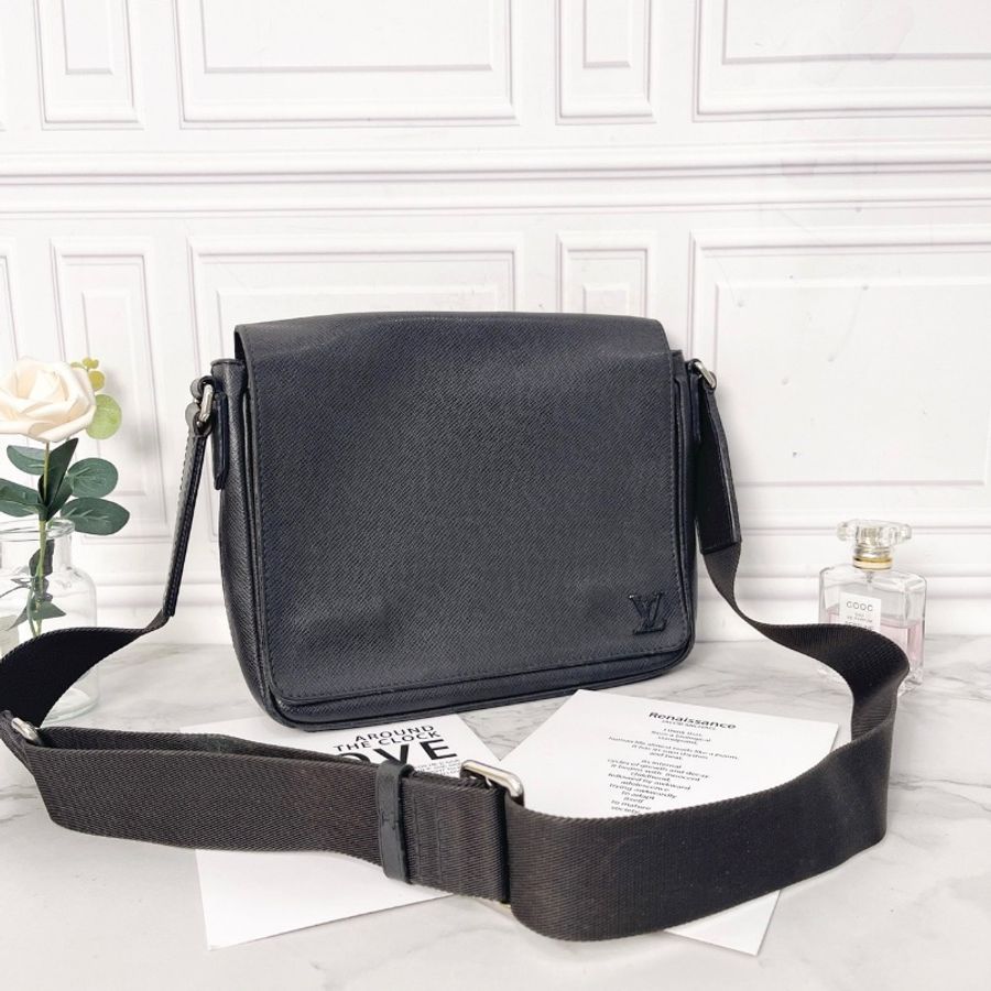 LV DistrictTaïga肩背斜背包26 x 20 x 7 98新配件塵袋-3