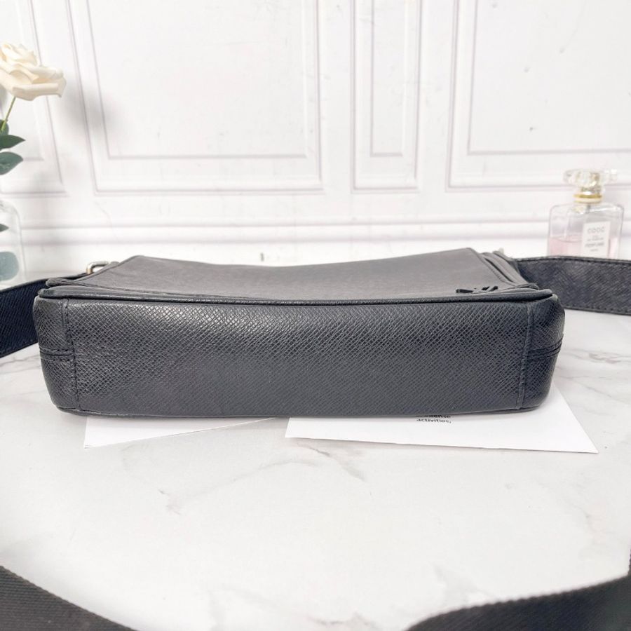 LV DistrictTaïga肩背斜背包26 x 20 x 7 98新配件塵袋-4
