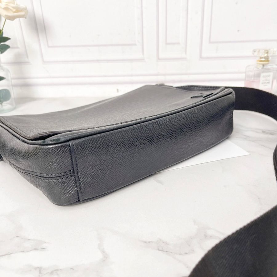 LV DistrictTaïga肩背斜背包26 x 20 x 7 98新配件塵袋-5