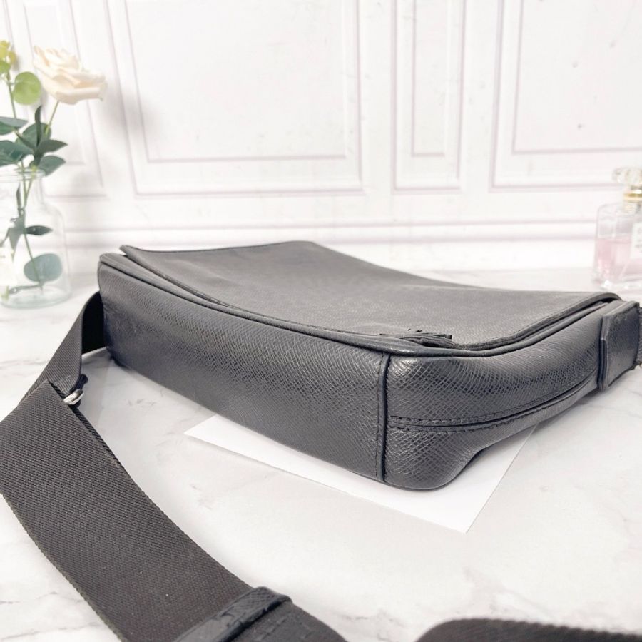 LV DistrictTaïga肩背斜背包26 x 20 x 7 98新配件塵袋-6