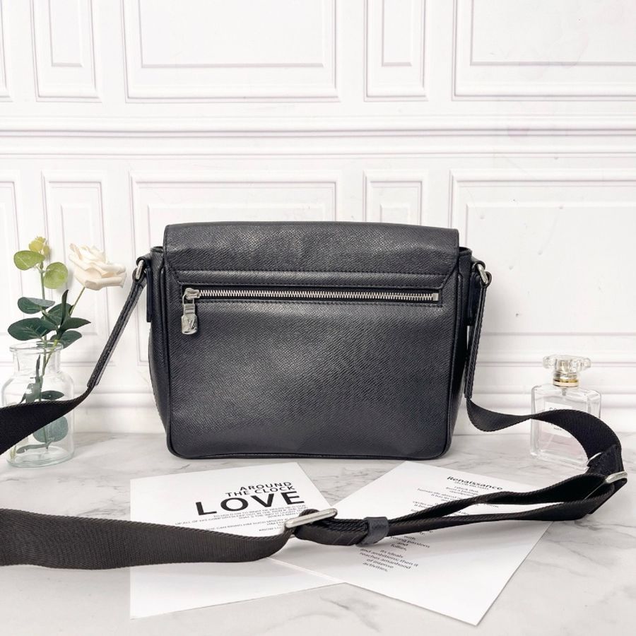 LV DistrictTaïga肩背斜背包26 x 20 x 7 98新配件塵袋-8