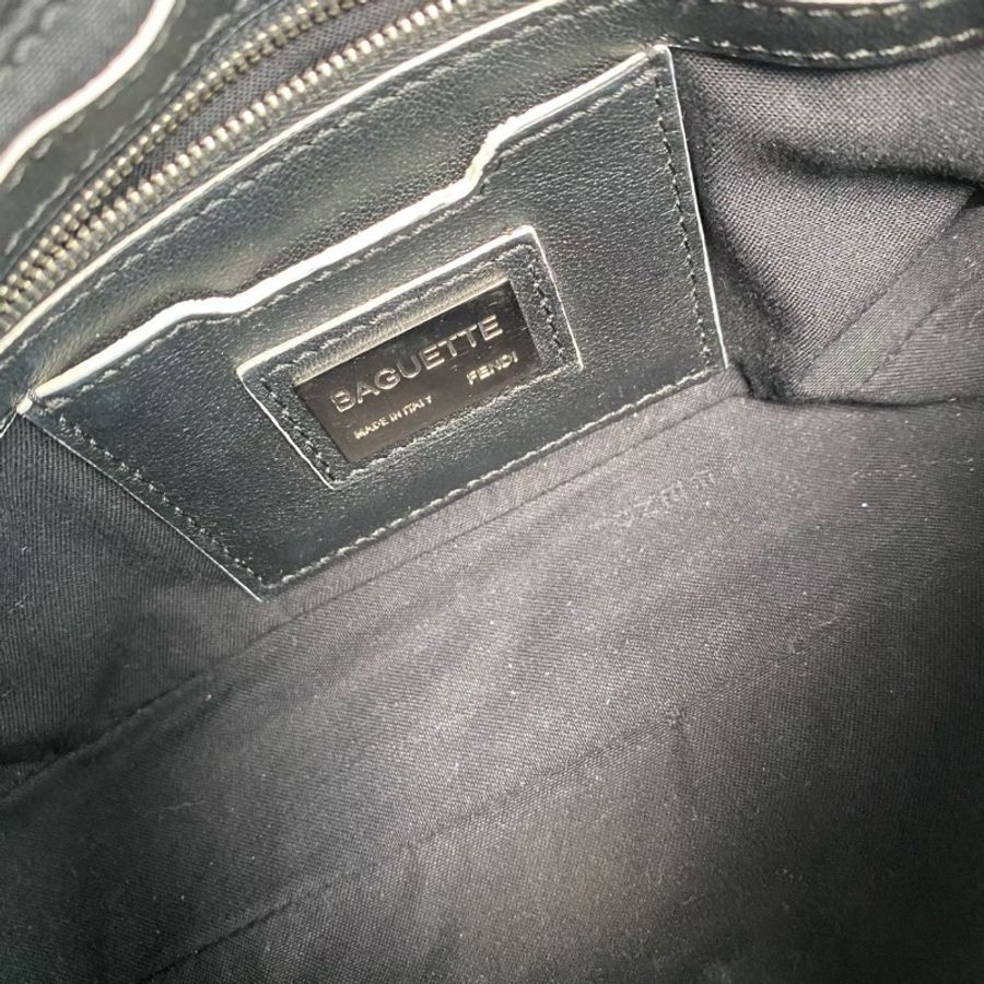 Fendi 小怪獸法棍包 牛皮27*15*4.5 98新肩帶塵袋-2