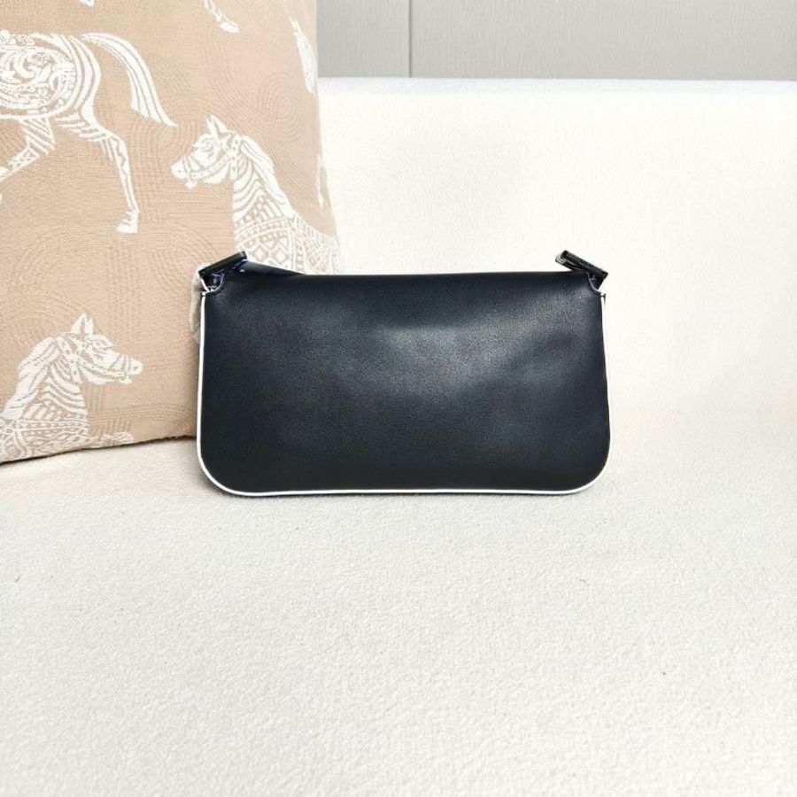 Fendi 小怪獸法棍包 牛皮27*15*4.5 98新肩帶塵袋-7