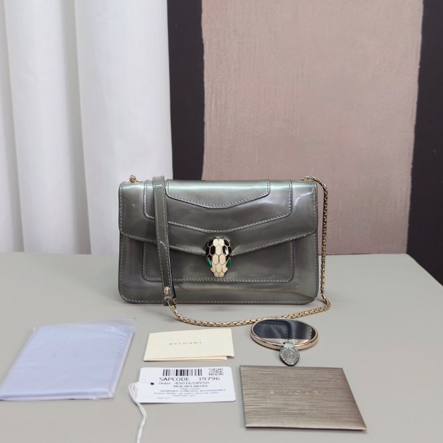 BVLGARI Serpenti Forever 蛇頭漆皮鏈條肩背斜背包22*13.5*5.5 98新配件雨衣 塵袋 鏡子-1