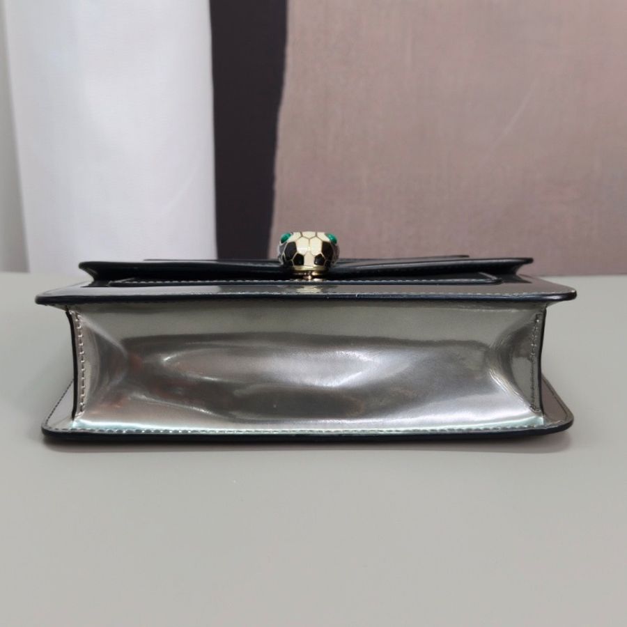 BVLGARI Serpenti Forever 蛇頭漆皮鏈條肩背斜背包22*13.5*5.5 98新配件雨衣 塵袋 鏡子-4