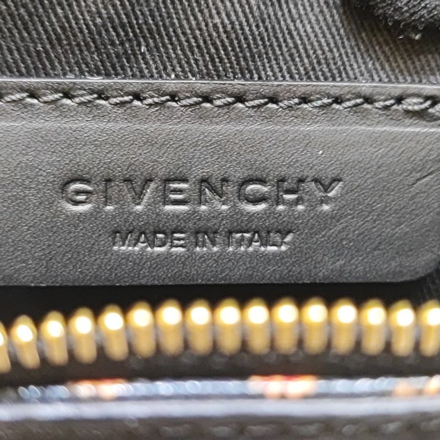 Givenchy Antigona Clutch-12