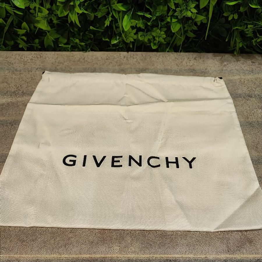 Givenchy Antigona Clutch-15