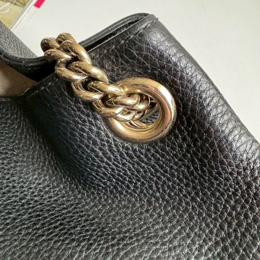 🎊逛街必背 GUCCI 黑色超軟皮革SOHO肩背包-10