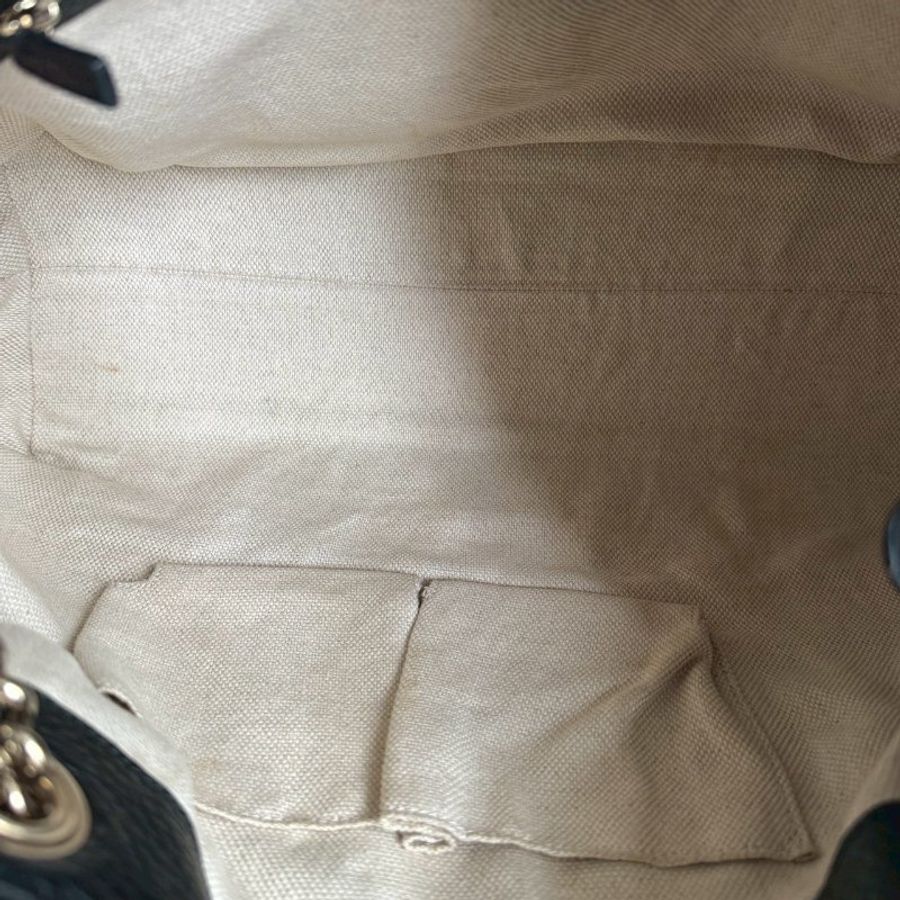 🎊逛街必背 GUCCI 黑色超軟皮革SOHO肩背包-16