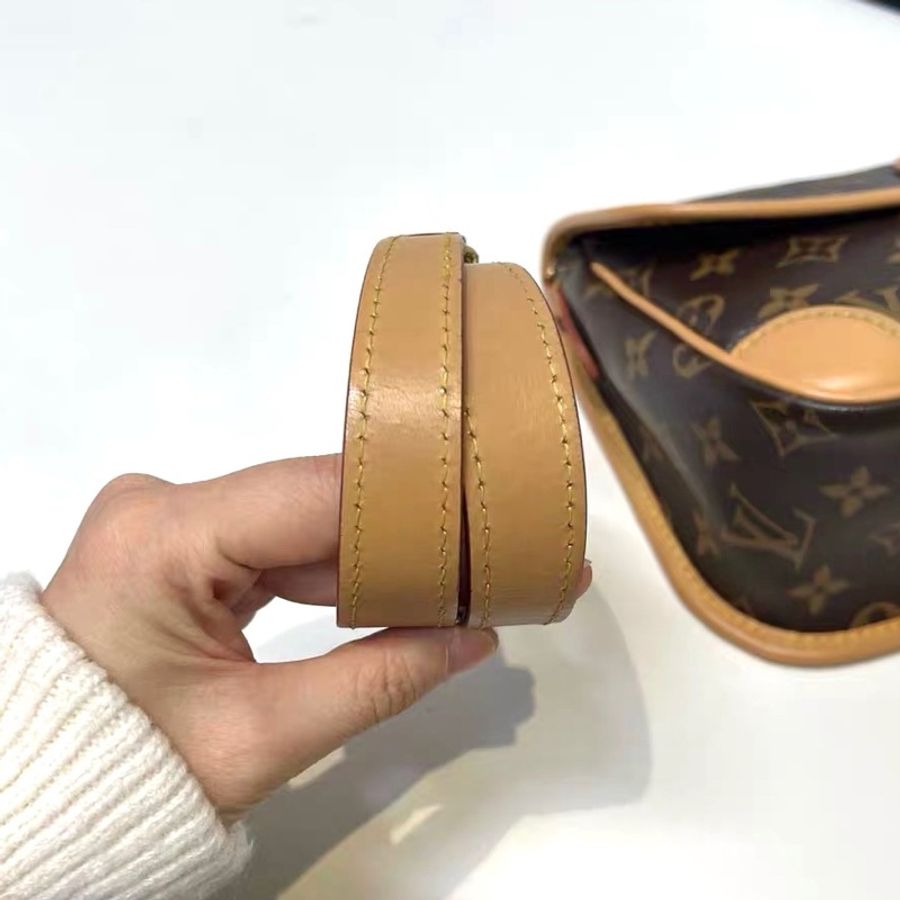 【96新 ✨狀況超好!】LV Diane法棍包粉肩帶 芯片款 經典老花(賣得快~下單前先詢問庫存❗️)-11