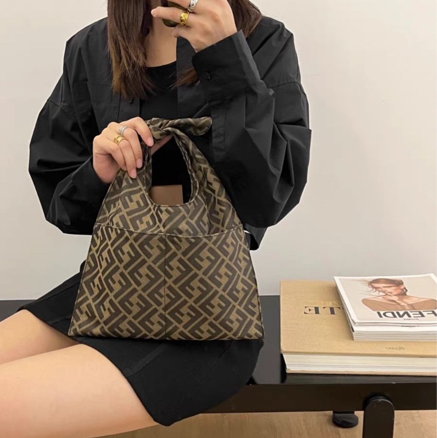 全新全配❤️ fendi #老花 #hobo #托特包 秀款 #便當包-0