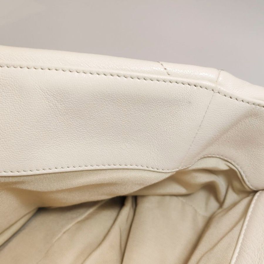 Chanel 19BagMaxi皮菱格絎縫穿皮雙C扣斜背包單肩包-10