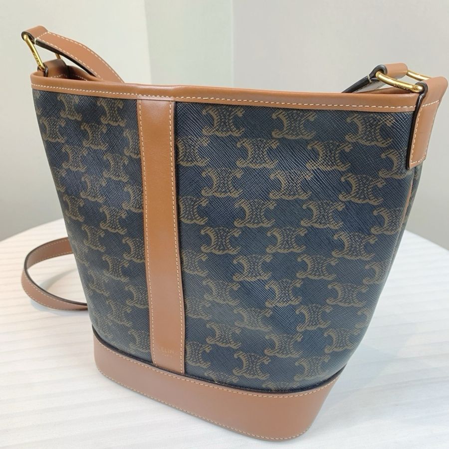 賽琳/Celine 中號標誌印花桶包 (18 x 13 x 22釐米)；61%塗層帆布，39%小牛皮；100%棉 配搭簡潔方便-1