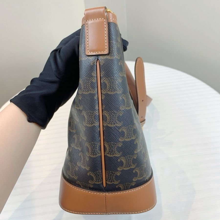 賽琳/Celine 中號標誌印花桶包 (18 x 13 x 22釐米)；61%塗層帆布，39%小牛皮；100%棉 配搭簡潔方便-2