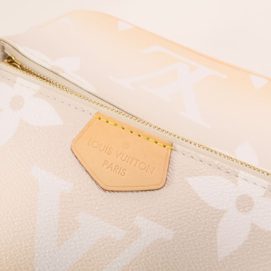 LOUIS VUITTON Monogram Giant Multi Pochette Accessoires金扣手挽肩背兩用袋-10