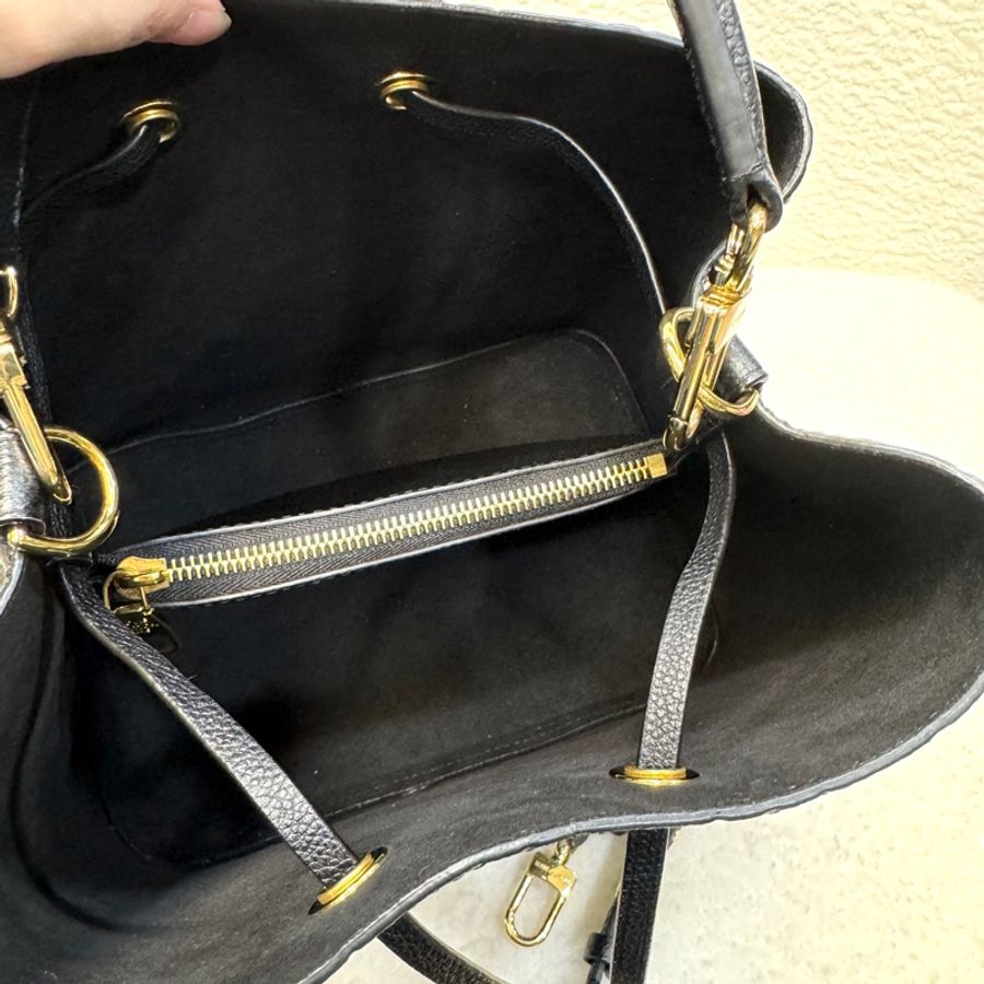Louis Vuitton LV黑色Monogram Empreinte壓紋牛皮 NeoNoe MM水桶包 經典抽繩肩背包 M45256-10