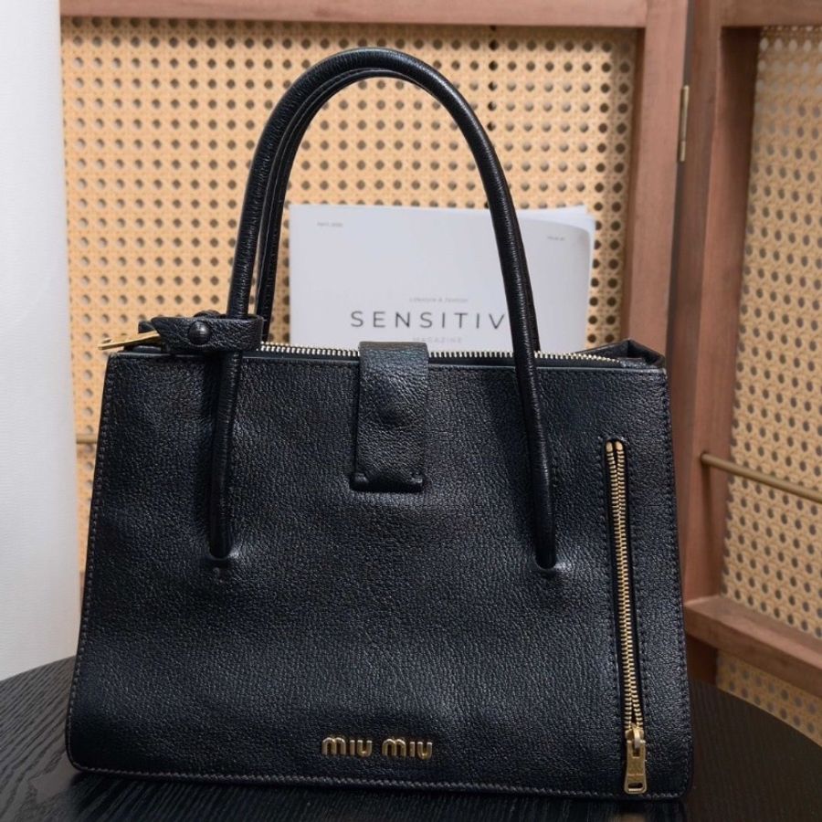 MIUMIU黑金手提肩背風琴包27.5*19*12.5 9新配件塵袋-2