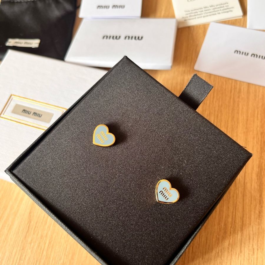 Miu Miu日本限定💙罕有Baby Blue粉藍色 愛心耳環-9