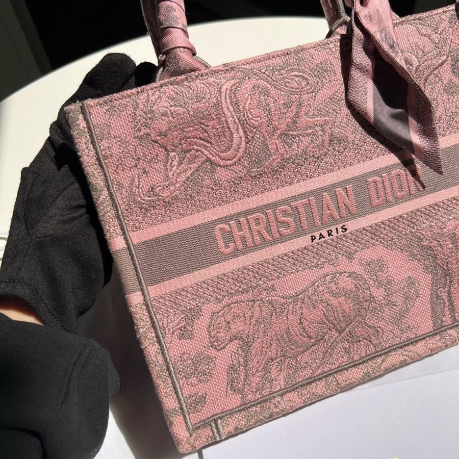 Dior動物園粉色小號Book Tote+送一條綁在提把粉色絲巾喔🫶-1