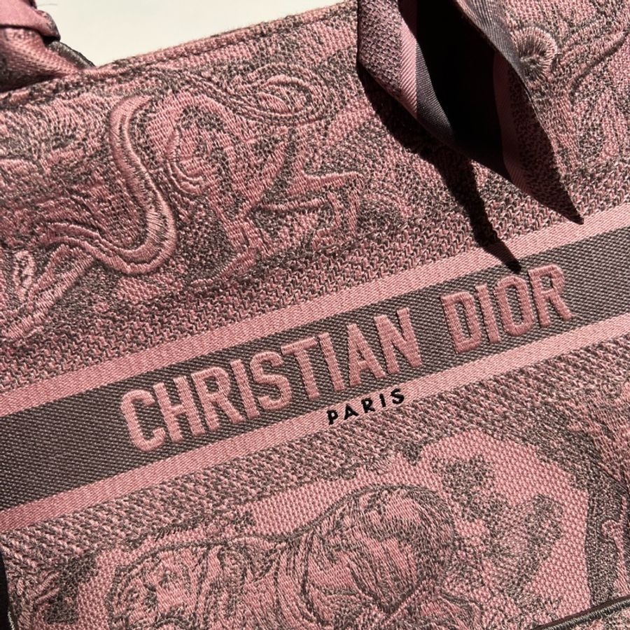Dior動物園粉色小號Book Tote+送一條綁在提把粉色絲巾喔🫶-4