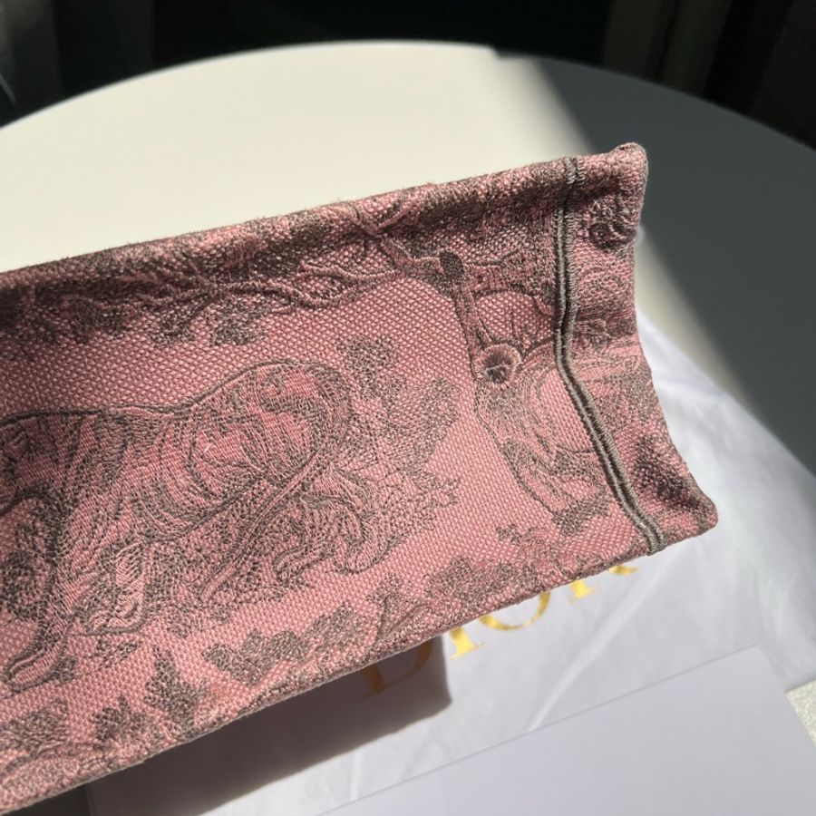 Dior動物園粉色小號Book Tote+送一條綁在提把粉色絲巾喔🫶-11