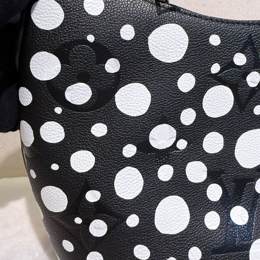 Louis Vuitton✨LV X YAYOI KUSAMA草間彌生 限定款 南瓜波點手提包腋下包 芯片款-10