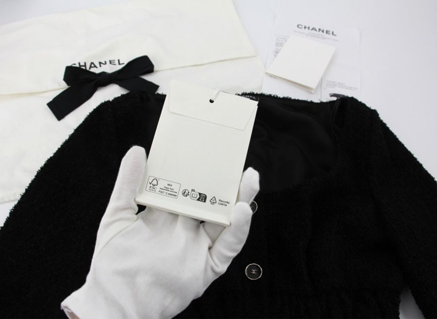 Chanel 2025/26秋冬系列羊毛斜紋軟呢與棉質黑色薄紗短袖上衣-6