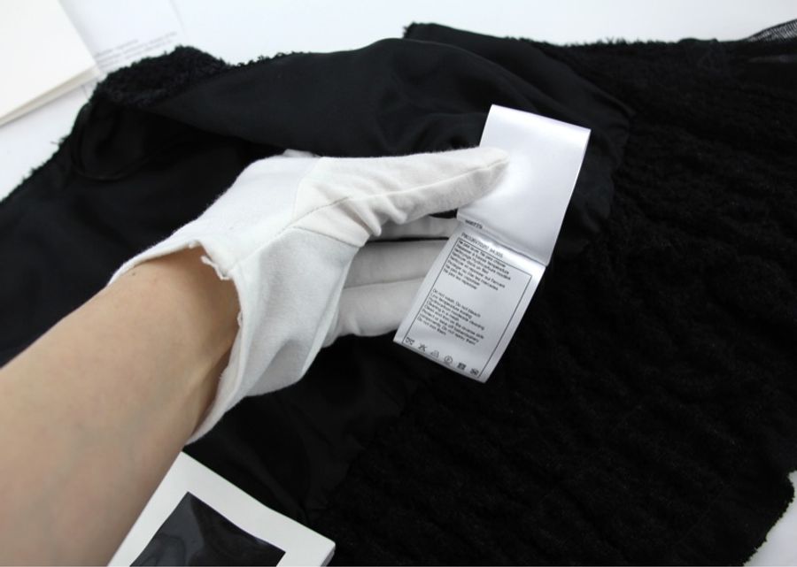 Chanel 2025/26秋冬系列羊毛斜紋軟呢與棉質黑色薄紗短袖上衣-10