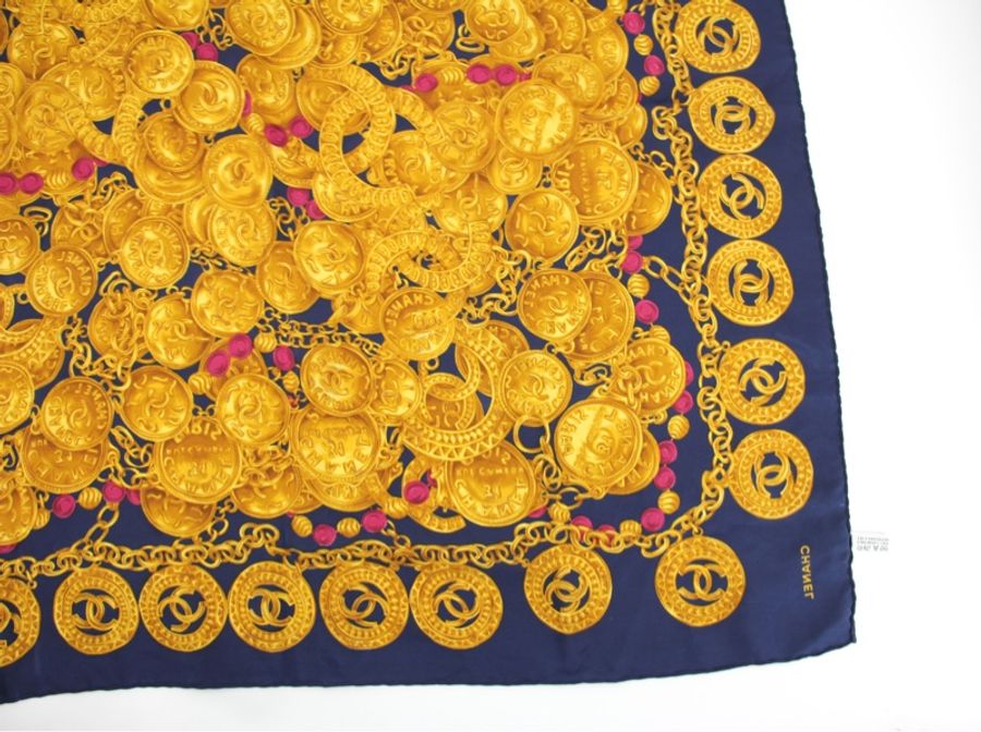 Chanel 100% 真絲海軍藍色鏈條+金色硬幣圖案大絲巾-4
