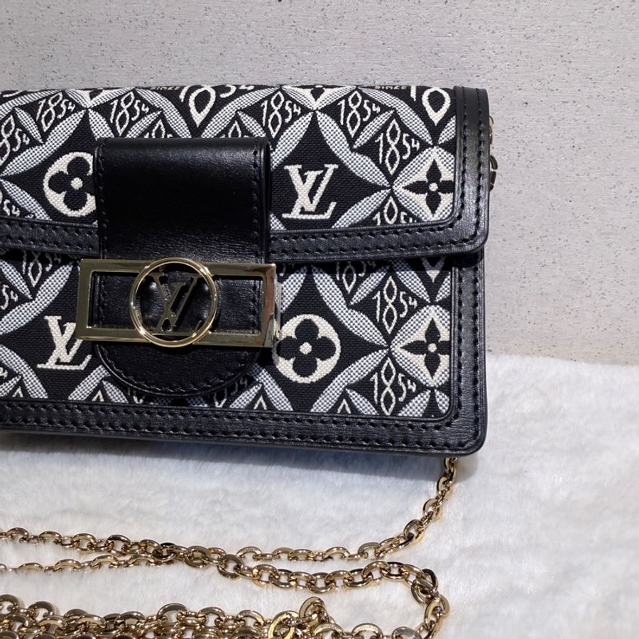 Louis Vuitton✨LV黑白刺繡1854達芙妮woc鏈條包 芯片-1