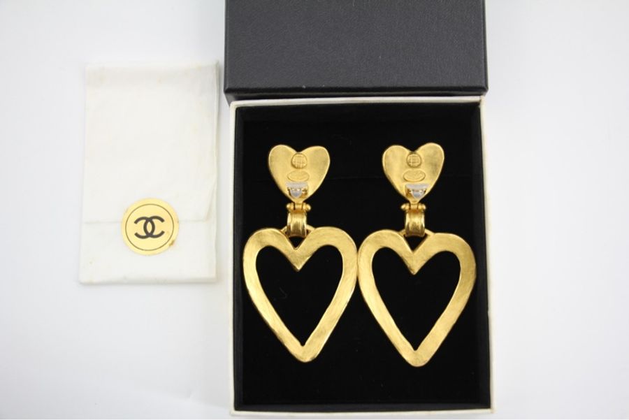 Chanel Vintage 95P鍍金啞金色心形吊墜夾式大耳環-6