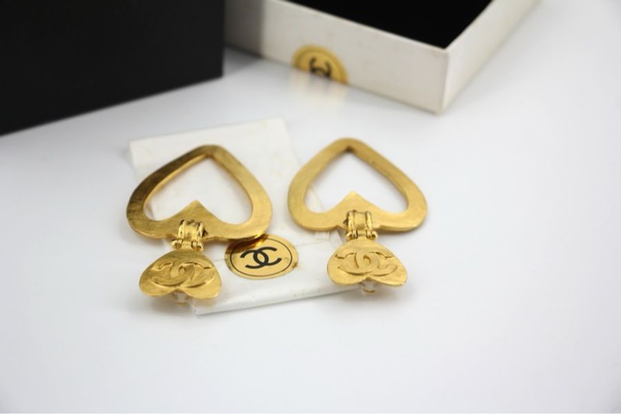 Chanel Vintage 95P鍍金啞金色心形吊墜夾式大耳環-13