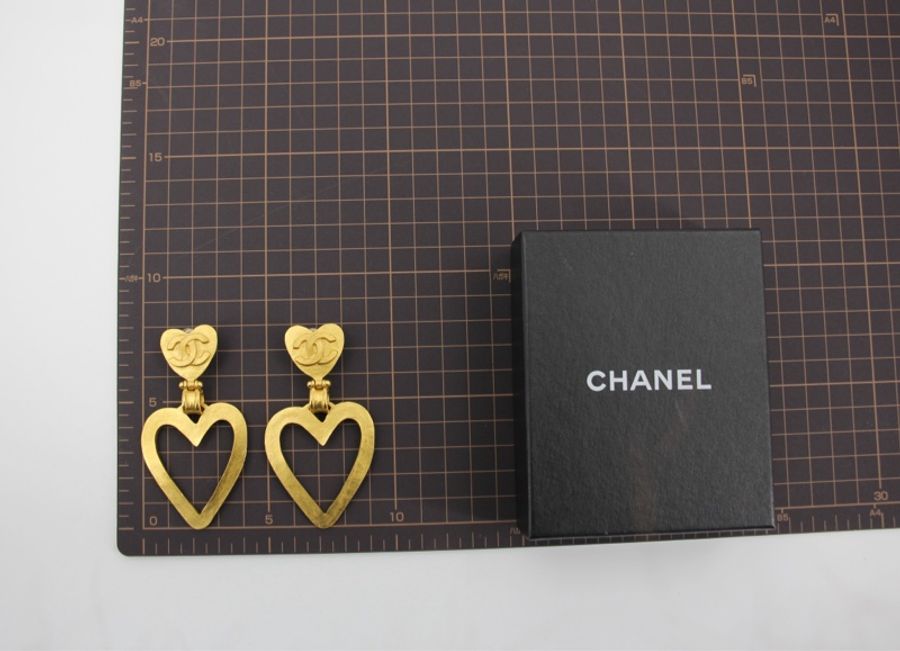 Chanel Vintage 95P鍍金啞金色心形吊墜夾式大耳環-16