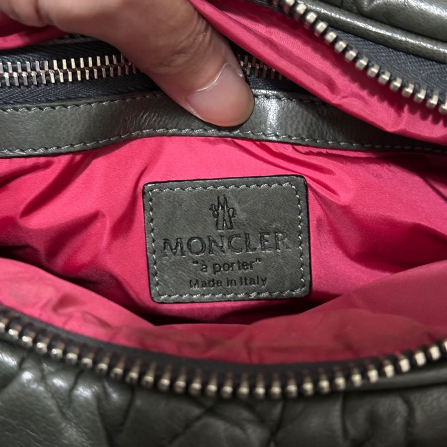 MONCLER Trunk 經典菱格紋 澎澎皮革手提/肩背包(鉛灰色)-6