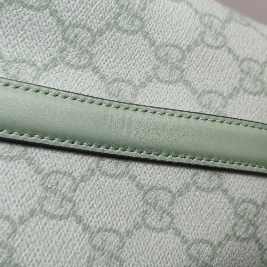 Gucci GG Emblem牛皮雙G老花肩包-18