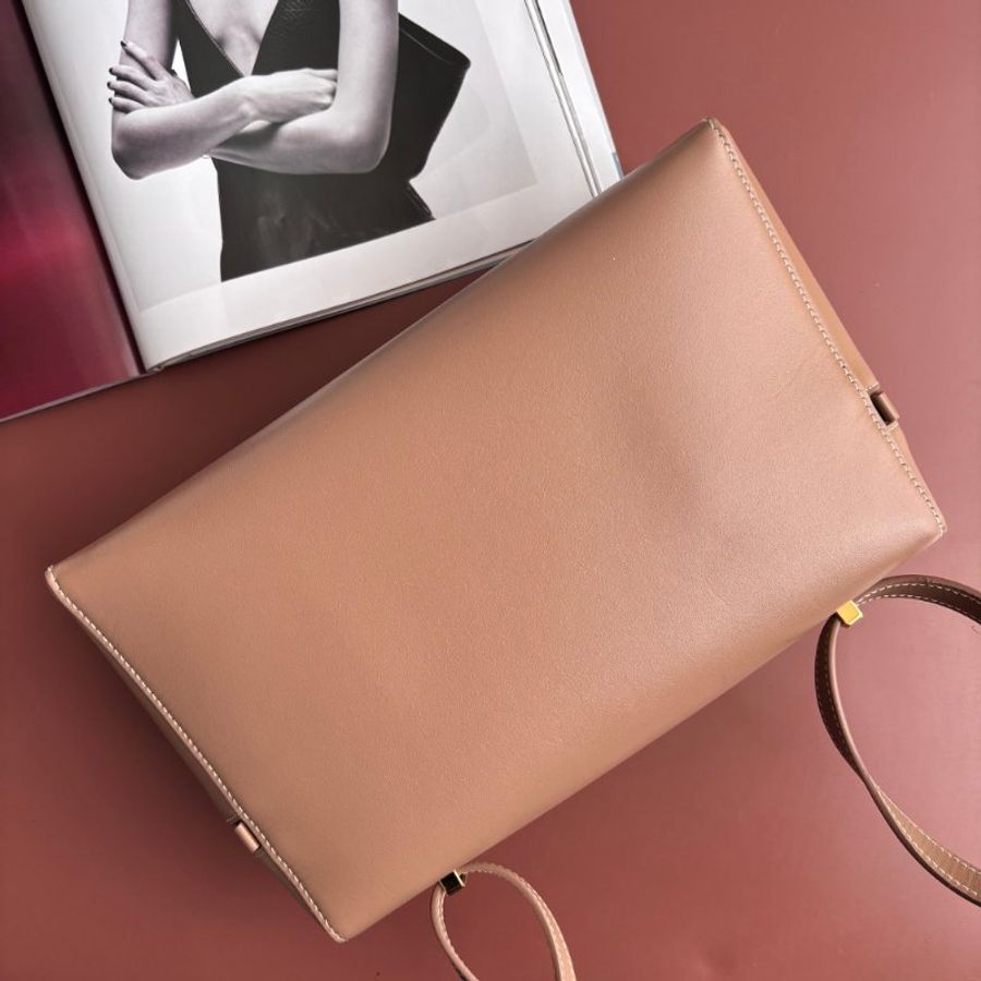 ::LORO PIANA:: EXTRA BAG L27 諾悠翩雅 卡其色風衣色光滑小牛皮 斜背包 肩背包-3