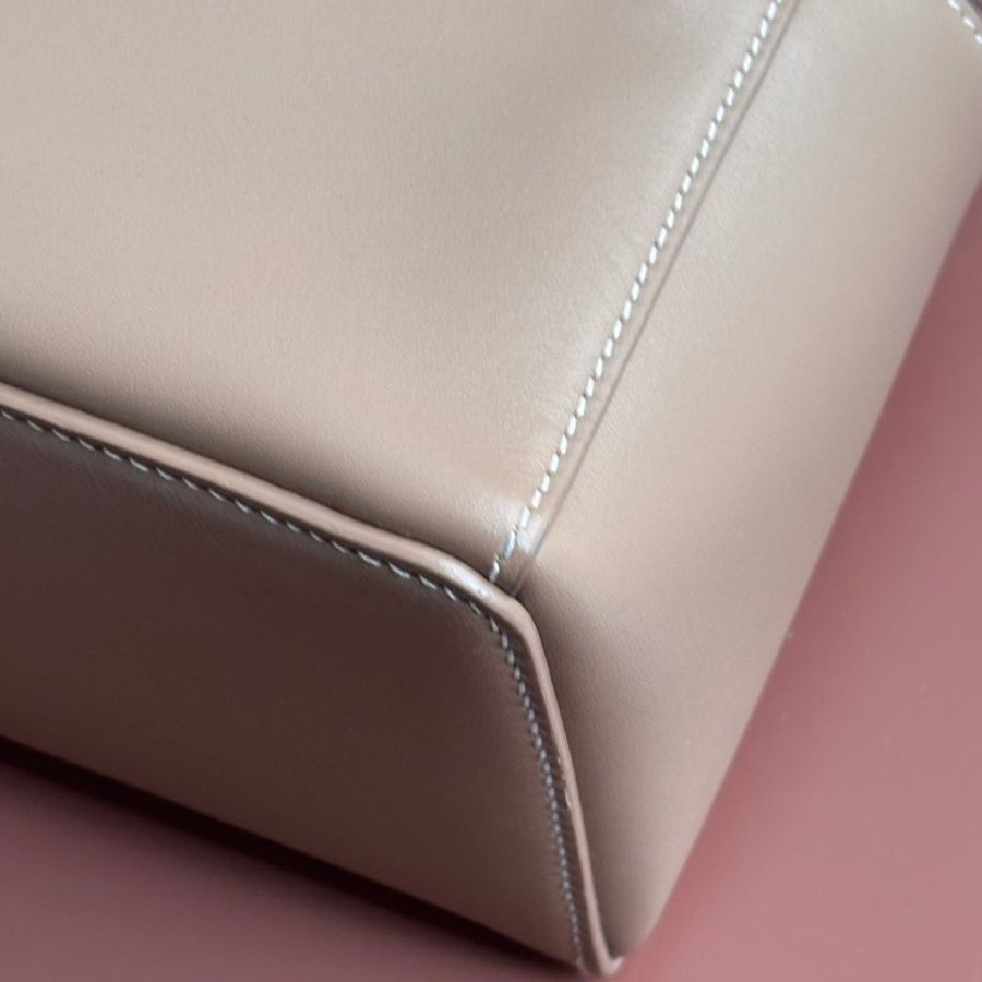 ::LORO PIANA:: EXTRA BAG L27 諾悠翩雅 卡其色風衣色光滑小牛皮 斜背包 肩背包-9