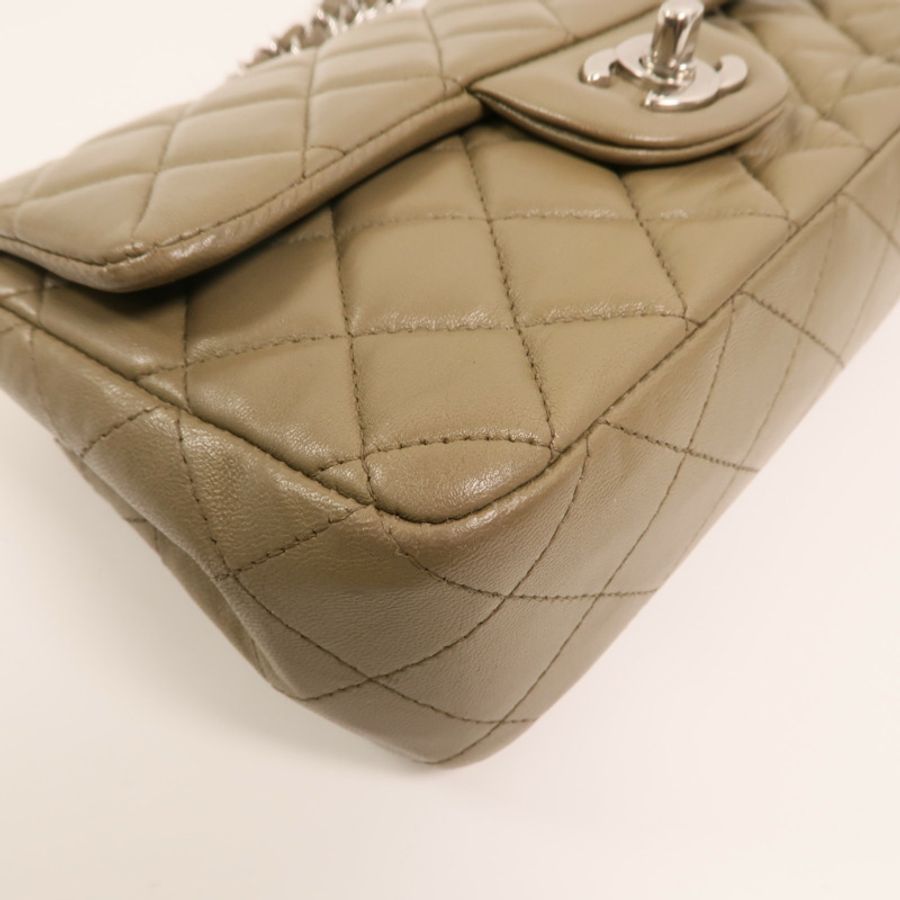 CHANEL 羊皮皮革Mini Classic 20銀扣鏈帶肩背袋-12