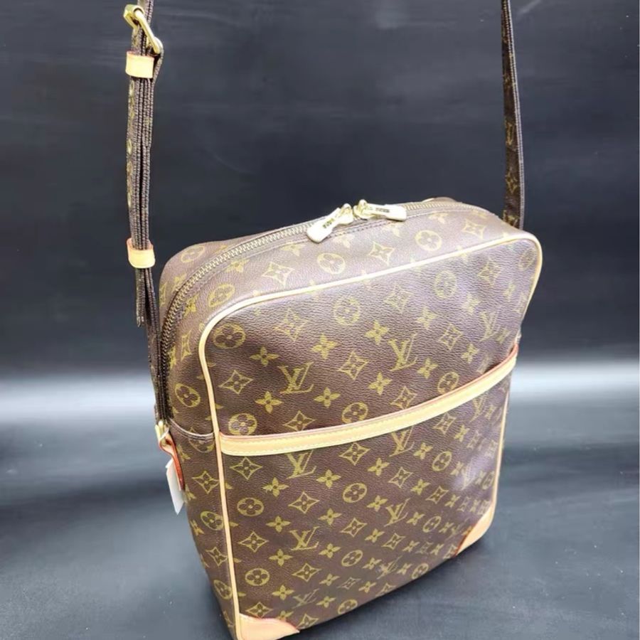 【97新✨ 全網最低價!】LV 後背包 大號相機包 背上秒變許光漢 (下單前先詢問庫存❗️)-6