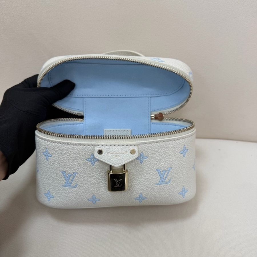 LV新款奶油藍Vanity Chain Pouch 窄版化妝包 19*12cm 99新肩帶塵袋-2